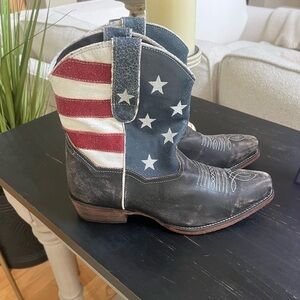 ROPER LEATHER
ANKLE BOOT AMERICAN FLAG WITH DISTRESSED
BROWN VAMP. Sz 8.5